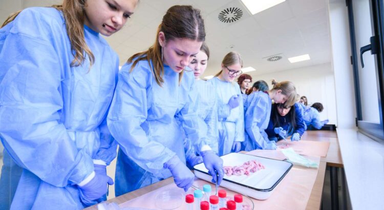 Uczniowie klasy patronackiej wrócili do laboratoriów InLife